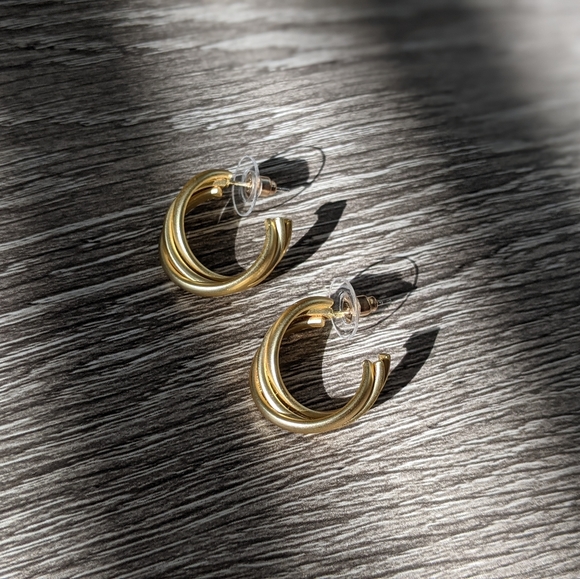 BRAND NEW Stylish Korean S925 Earrings - Picture 1 of 1